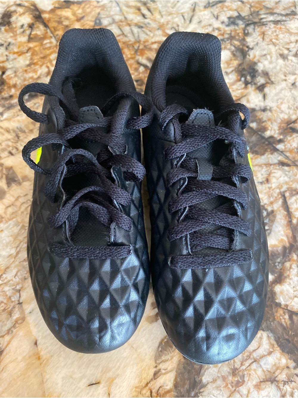 Nike Kids Black and Neon Yellow Soccer Cleats TIEMPO - Picture 4 of 6